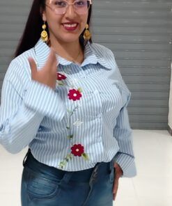 Blusa en tela rayada color azul B9