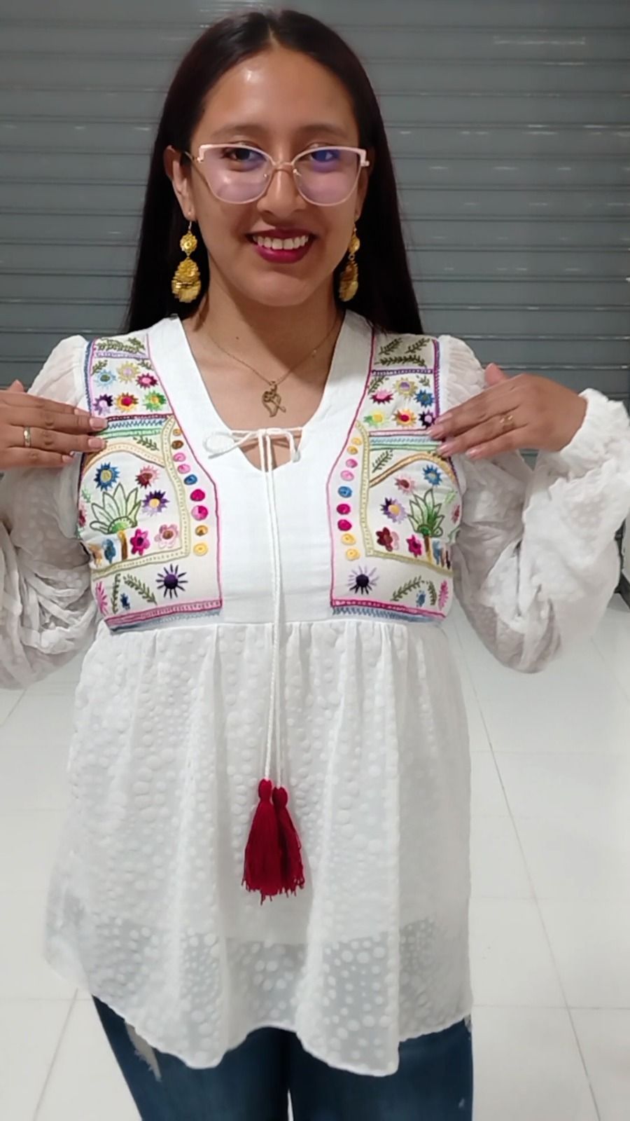 Blusa en tela de color blanco B11