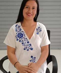 Blusa en tela de color blanco B5