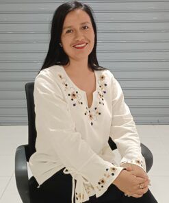 Blusa en tela de color beige B2